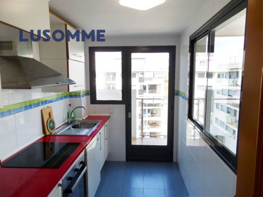 Descripción 510 - Ático dúplex con dos terrazas en Av. Central, Oropesa del Mar. 
A solo 800 m de la playa.

Vivienda en novena planta con ascensor. 
C