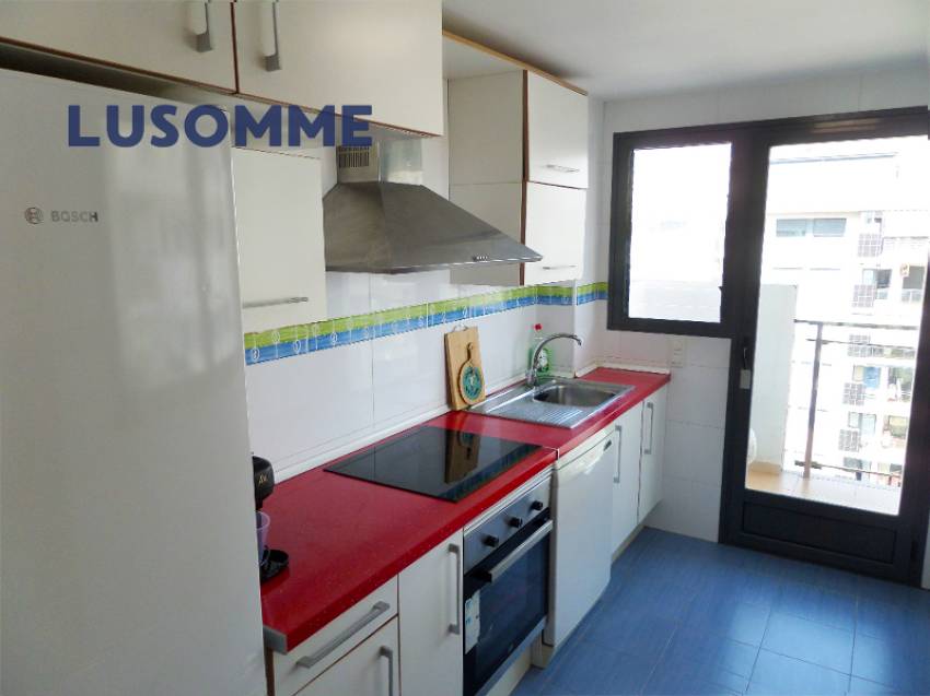 Descripción 510 - Ático dúplex con dos terrazas en Av. Central, Oropesa del Mar. 
A solo 800 m de la playa.

Vivienda en novena planta con ascensor. 
C