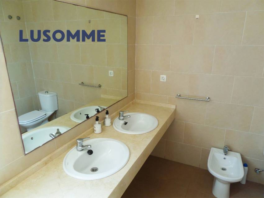 Descripción 510 - Ático dúplex con dos terrazas en Av. Central, Oropesa del Mar. 
A solo 800 m de la playa.

Vivienda en novena planta con ascensor. 
C