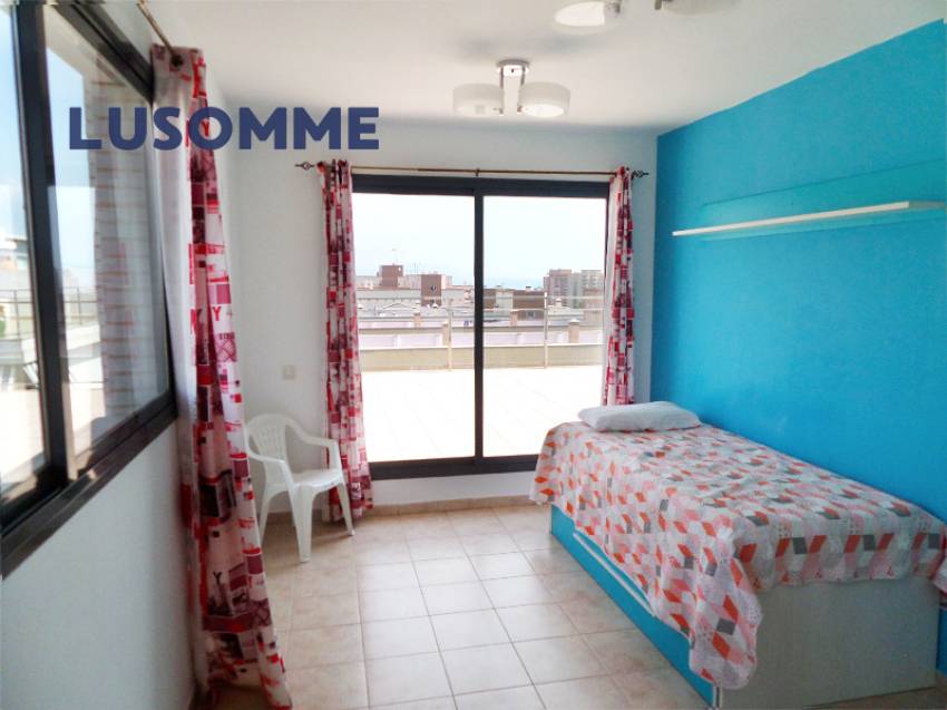 Descripción 510 - Ático dúplex con dos terrazas en Av. Central, Oropesa del Mar. 
A solo 800 m de la playa.

Vivienda en novena planta con ascensor. 
C