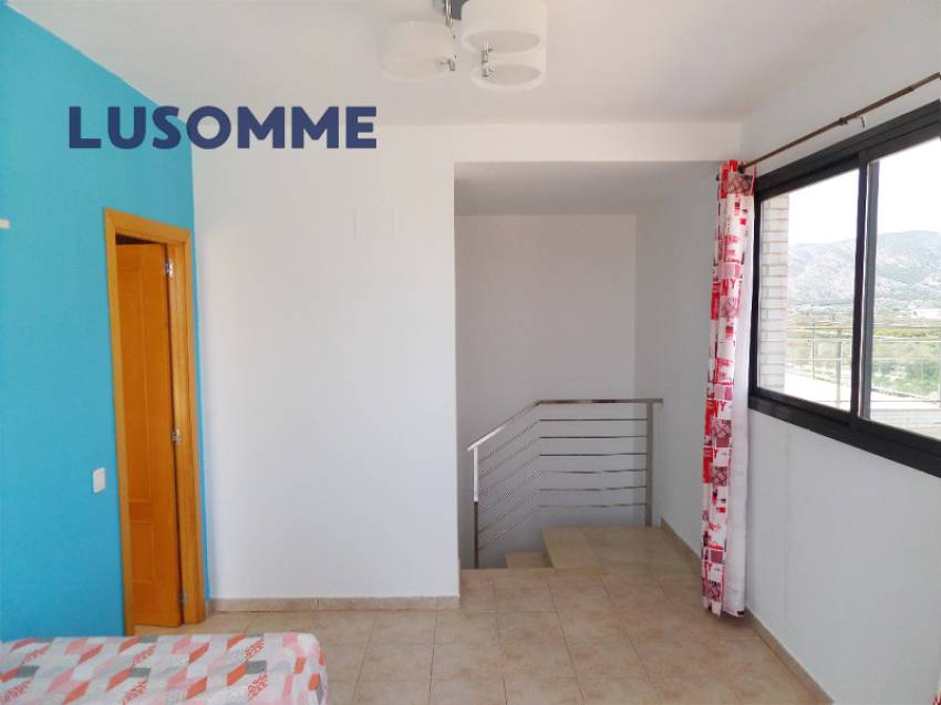Descripción 510 - Ático dúplex con dos terrazas en Av. Central, Oropesa del Mar. 
A solo 800 m de la playa.

Vivienda en novena planta con ascensor. 
C