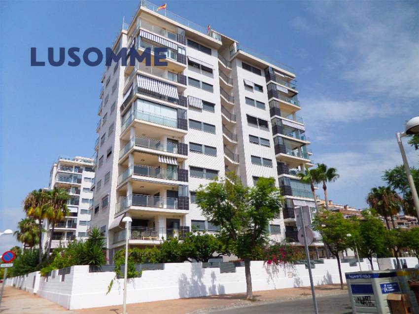 Descripción 510 - Ático dúplex con dos terrazas en Av. Central, Oropesa del Mar. 
A solo 800 m de la playa.

Vivienda en novena planta con ascensor. 
C