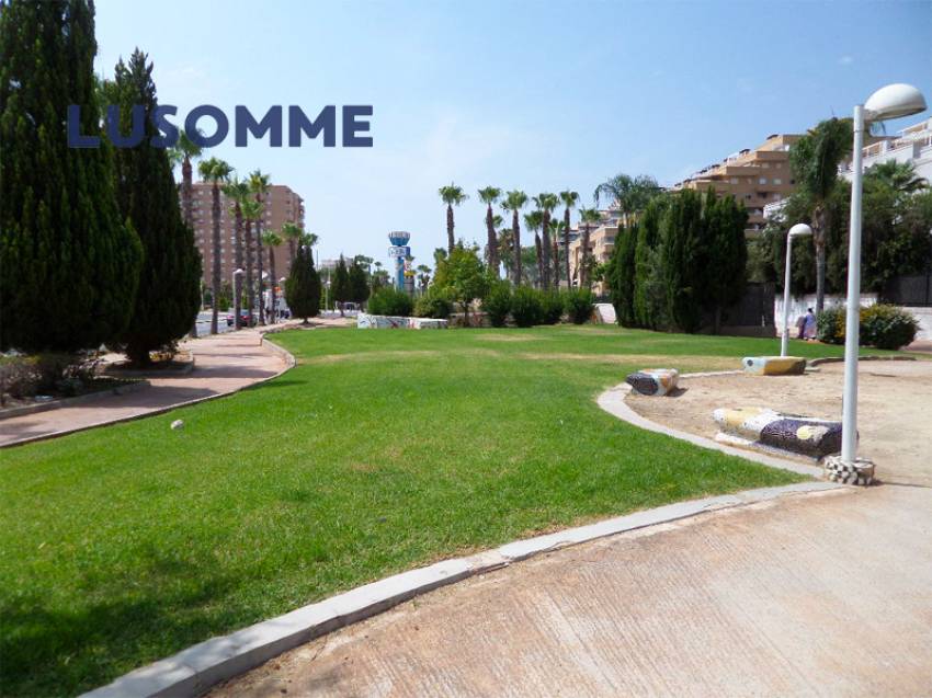Descripción 510 - Ático dúplex con dos terrazas en Av. Central, Oropesa del Mar. 
A solo 800 m de la playa.

Vivienda en novena planta con ascensor. 
C