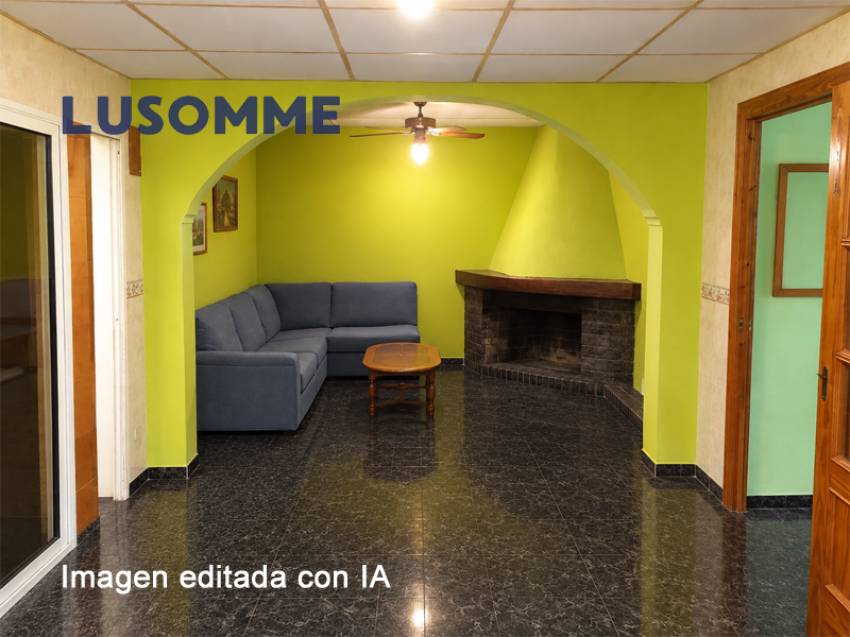 Descripción 512 - Casa adosada en venta en calle Infantes, Castellón de la Plana.

Vivienda de dos plantas, construida en 1960.

159 m² construidos de 