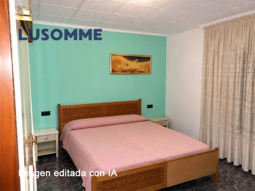 Descripción 512 - Casa adosada en venta en calle Infantes, Castellón de la Plana.

Vivienda de dos plantas, construida en 1960.

159 m² construidos de 