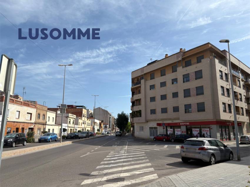 Descripción 512 - Casa adosada en venta en calle Infantes, Castellón de la Plana.

Vivienda de dos plantas, construida en 1960.

159 m² construidos de 