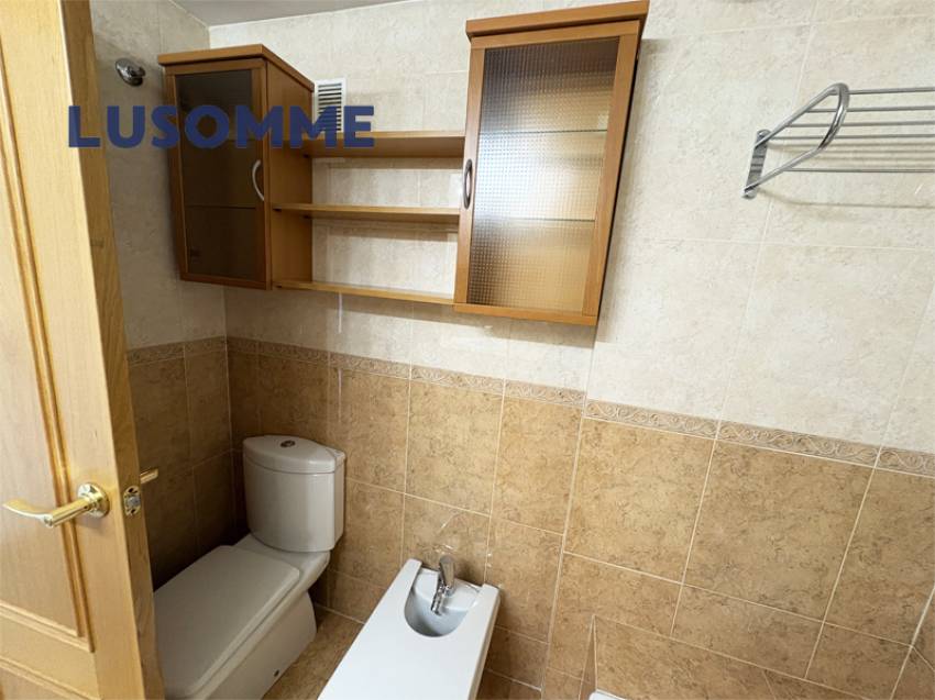 Descripción 513 - Ático en alquiler en Campanar.

Av. Maestro Rodrigo en Valencia.
Ático con terraza en 12º piso, en edificio construido en 2006 con as