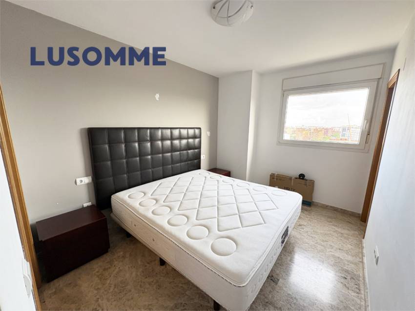 Descripción 513 - Ático en alquiler en Campanar.

Av. Maestro Rodrigo en Valencia.
Ático con terraza en 12º piso, en edificio construido en 2006 con as